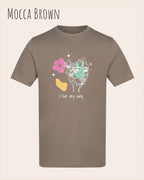 Die Abbildung zeigt ein Design-T-Shirt in der farbe MOCCA BROWN aus atmungsaktiver Baumwolle  mit dem statement I live my way.