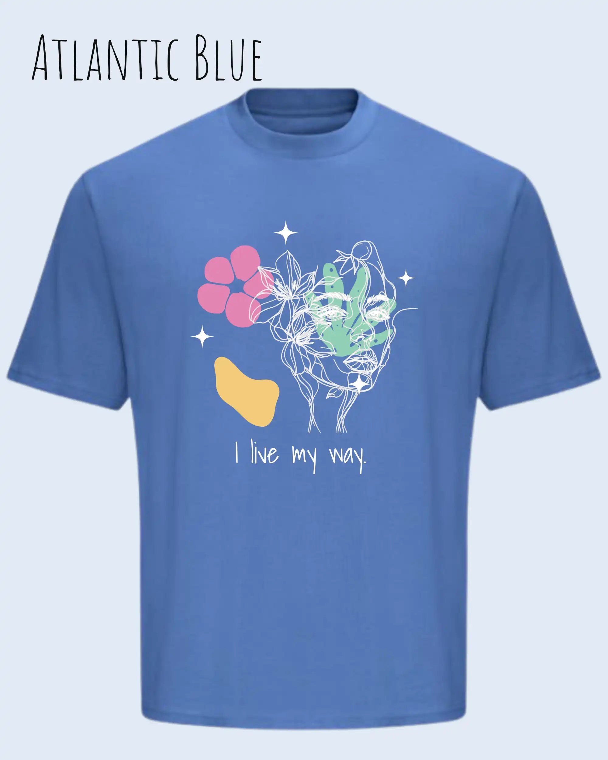 die Abbildung zeigt ein oversized heavyweight ndesign-t-shirt in der farbe atlantic blue und mit  dem motiv I live my way,