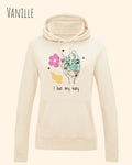 Das Bild zeigt DEN damen design hoodie JH001F von awdis in der Farbe VANILLE  mit dem STATEMENT I LIVE MY WAY     