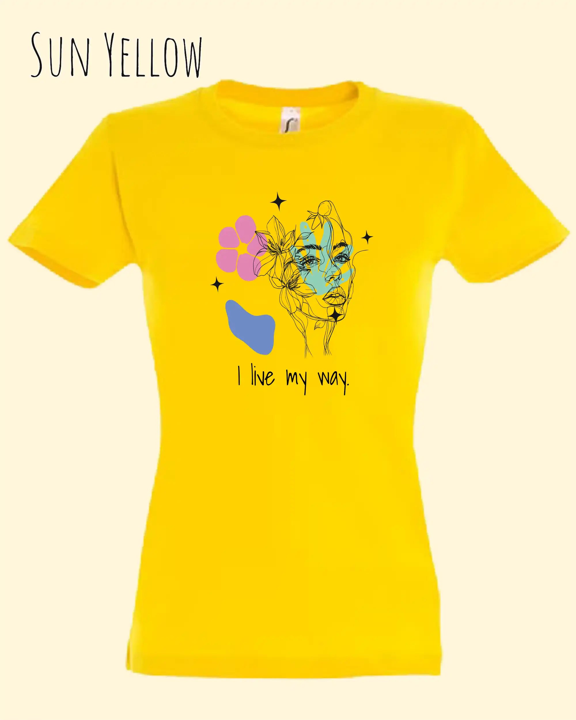 Das Bild zeigt das Basic Design-T-Shirt mit femininem Fit in der Farbe sun yellow und mit dem Statement I live my way.