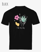 die Abbildung zeigt das nachhaltige Bio-Design-T-Shirt Tee Jays Urban Luxury Tee 1150 in der Farbe black mit dem Statement-Motiv "I live my Way".
