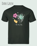 die Abbildung zeigt das nachhaltige Bio-Design-T-Shirt Tee Jays Urban Luxury Tee 1150 in der Farbe dark green mit dem Statement-Motiv "I live my Way".
