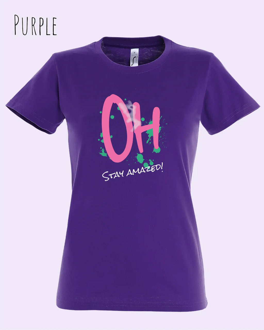 das bukt zeigt das design-t-shirt SOL’S Imperial Women 11502 in der farbe purple und mit dem grafik motiv  oh - stay amazed