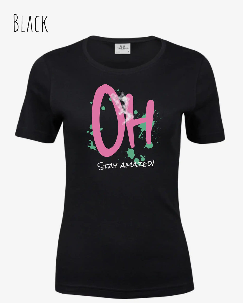 Das Bild zeigt ein feminines Grafik t-shirt in der farbe black und mit dem design  stay amazed!