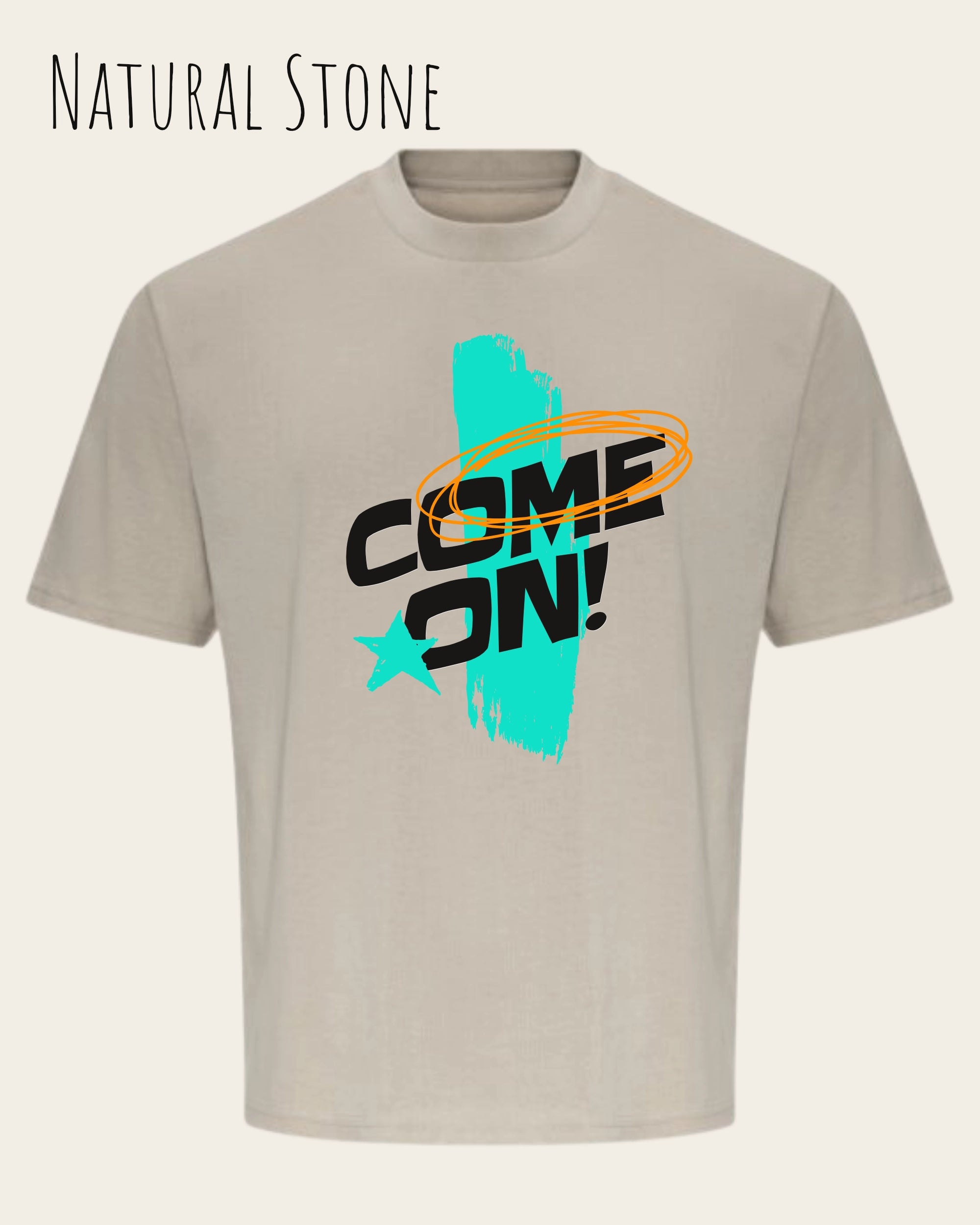 die Abbildung zeigt ein oversized heavyweight design-t-shirt in der farbe natural stone mit dem motiv come on!