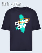 die Abbildung zeigt ein oversized heavyweight design-t-shirt in der farbe new french navy mit dem motiv come on!