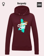 Das bild zeigt den Damen-Design-Hoodie JH001F von AWDis Jusat hoods in der farbe burgundy mit dem markanten motiv "COME ON".