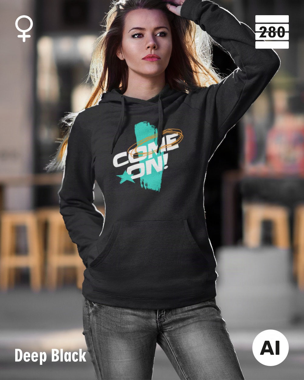 dieses bild zeigt eine junge frau, die einen Damen-Design-Hoodie in der farbe deep black mit dem markanten motiv "COME ON" trägt.