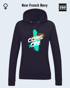 Das bild zeigt den Damen-Design-Hoodie JH001F von AWDis Jusat hoods in der farbe new french navy mit dem markanten motiv "COME ON".