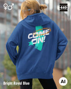Eine blonde frau trägt einen Heavyweight Design-Hoodie in der farbe bright royal blue mit dem temperamentvollen backprint "come on".