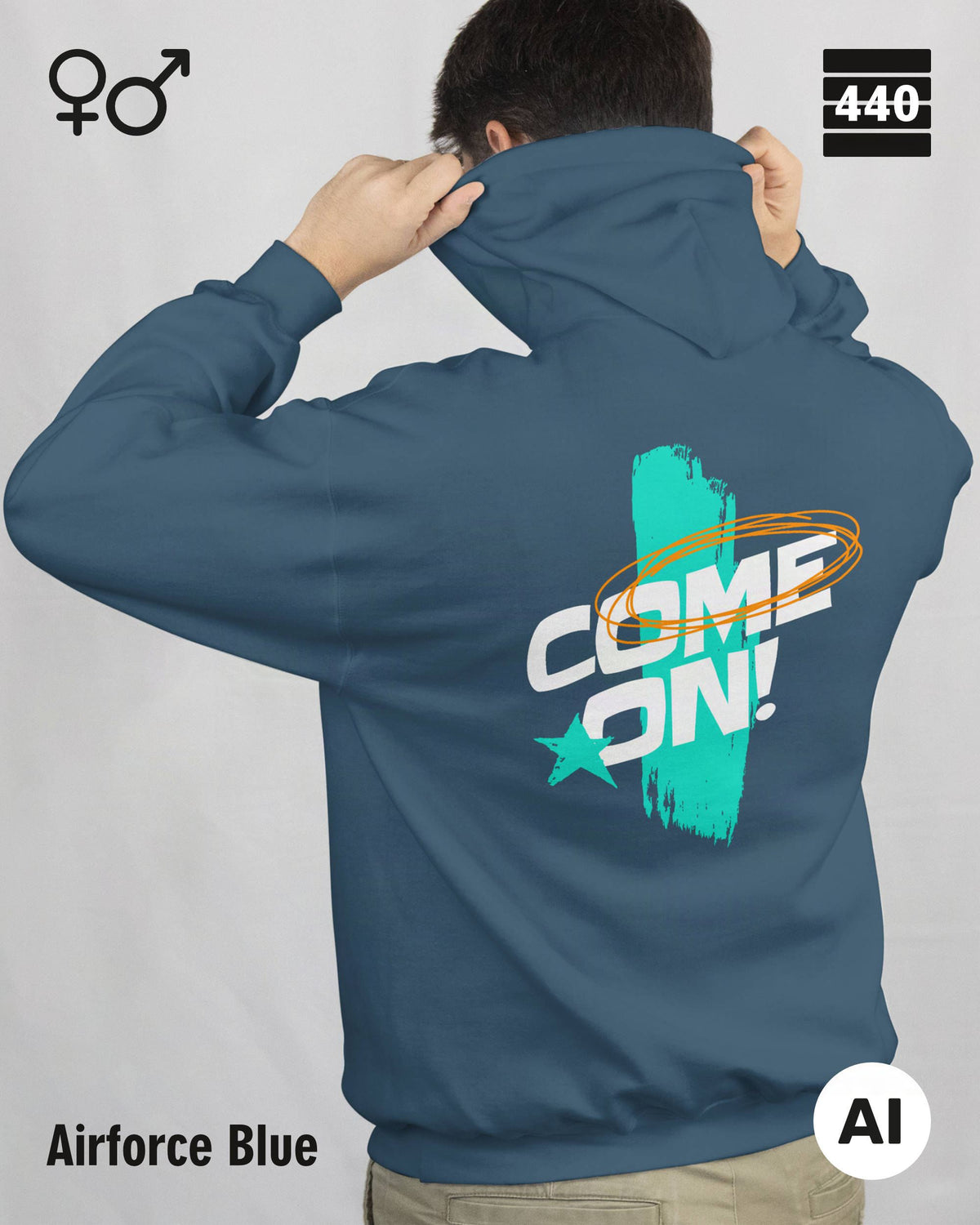 Eine Person trägt einen Heavyweight Design-Hoodie in der farbe airforce blue mit dem temperamentvollen backprint "come on".