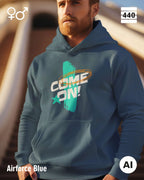 Eine Person trägt einen Heavyweight Design-Hoodie in der farbe airforce blue mit dem temperamentvollen motiv "come on".