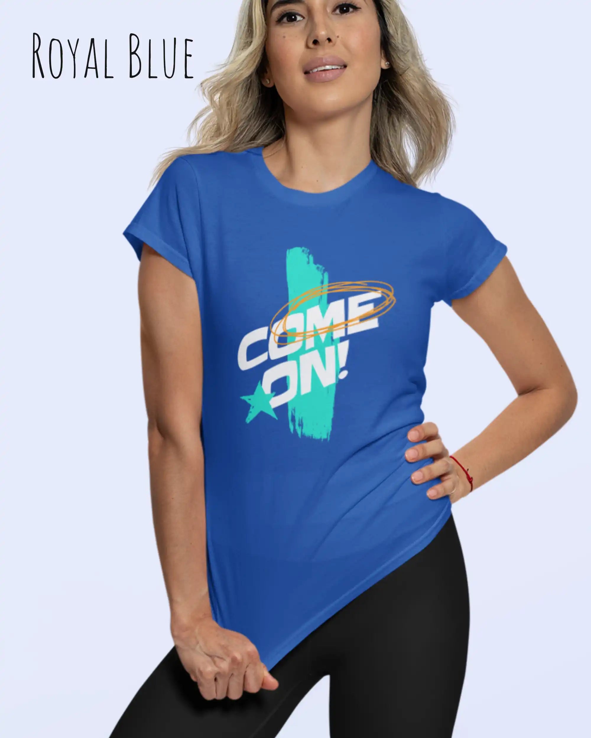 das bild zeigt eine frau, die ein design-t-royal blue und mit dem motiv  come on trägt.