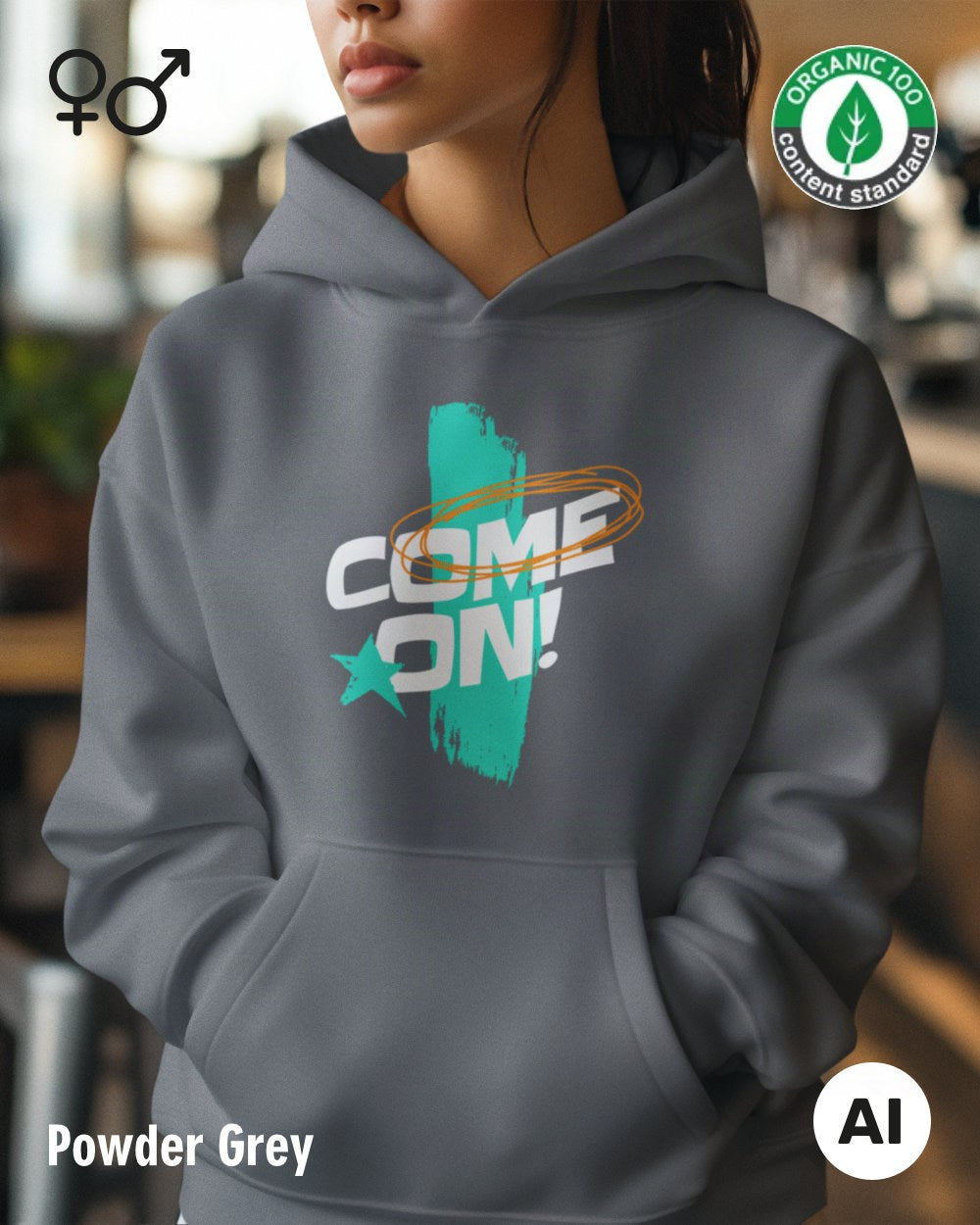 dieses bild zeigt eine person, die einen nachhaltigen oversized hoodie in powder grey mit dem design "come on" vorne mittig auf der brust trögt.