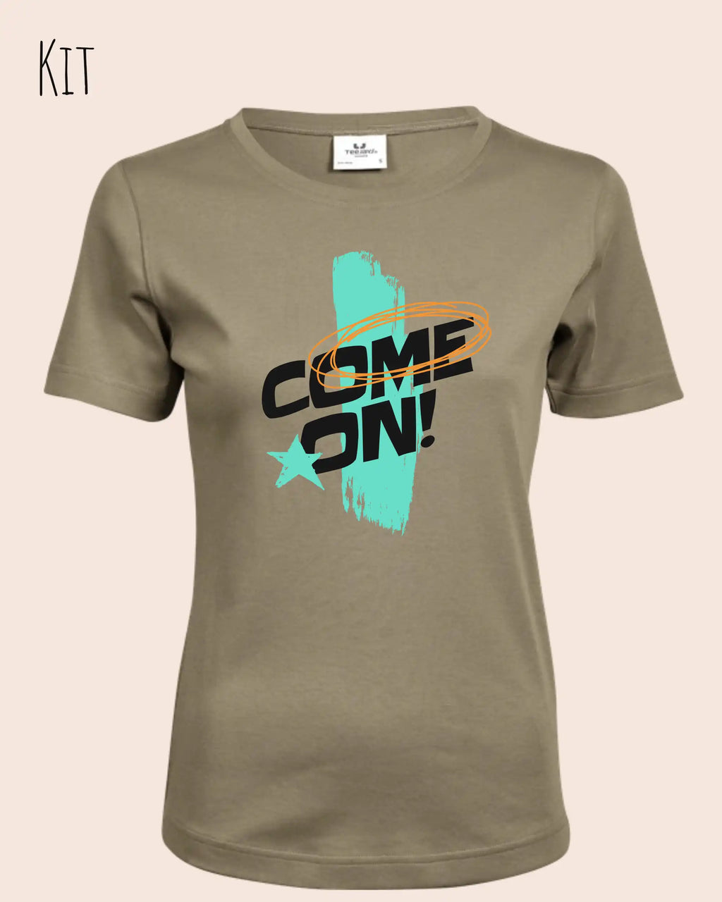 das bild zeigt das T-Shirt Tee Jays Women's Interlock Tee STYLE 580 in der farbe kit mit dem dynamischen  design "COME ON",
