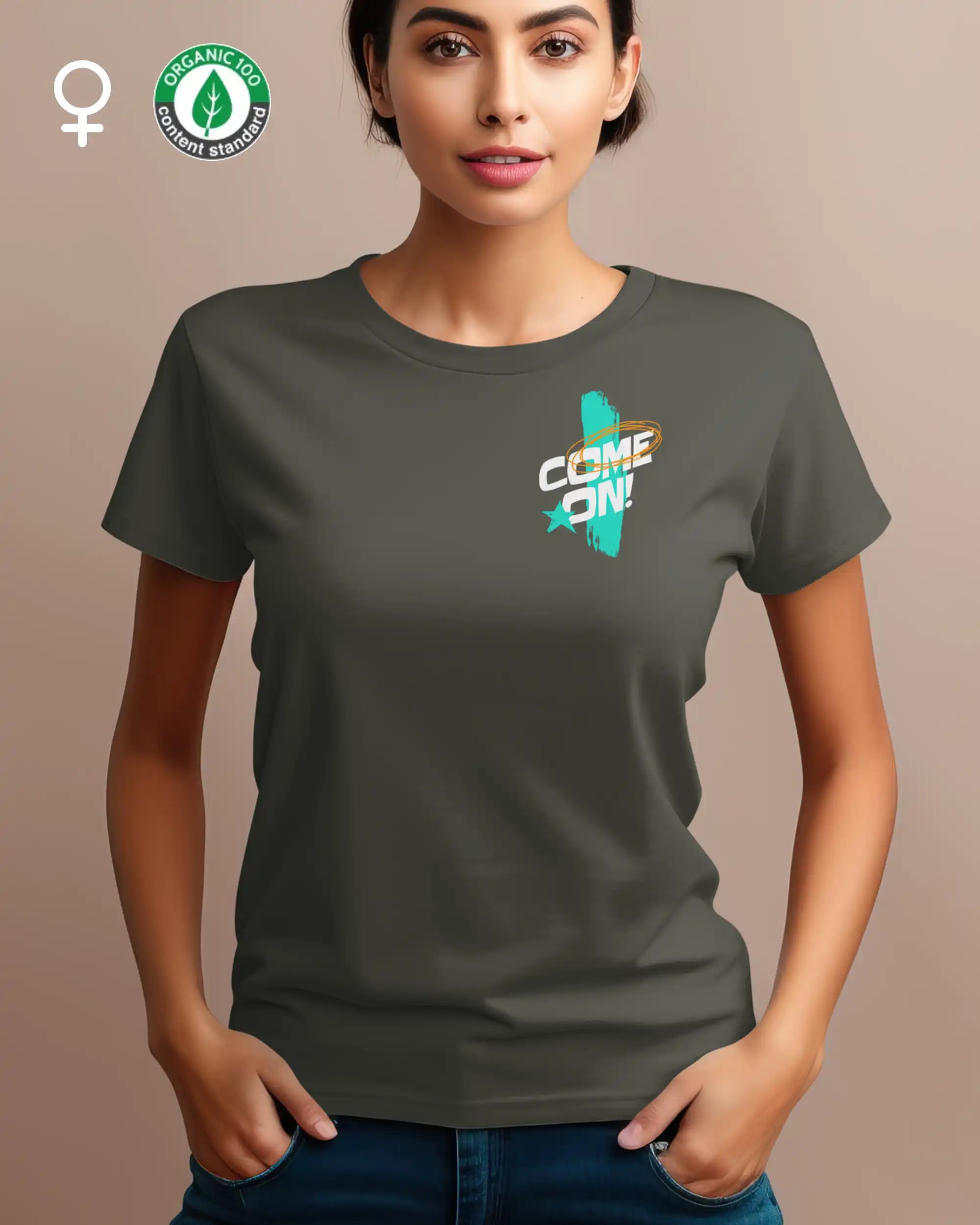 das bild zeigt eine junge frau, die ein nachhaltiges design t-shirt mit femininem schnitt und mit der dynamischen grafik "come on" oben links trägt.