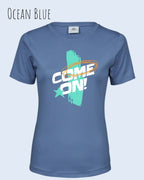 das bild zeigt das T-Shirt Tee Jays Women's Interlock Tee STYLE 580 in der farbe ocean blue mit dem dynamischen  design "COME ON",