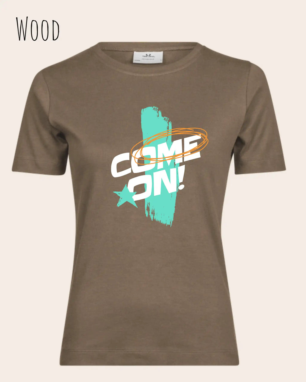 das bild zeigt das T-Shirt Tee Jays Women's Interlock Tee STYLE 580 in der farbe wood mit dem dynamischen  design "COME ON",
