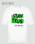 die Abbildung zeigt ein oversized heavyweight design-t-shirt in der farbe arctic white mit dem statement-motiv stay true.