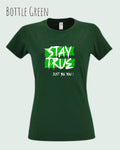 Das Bild zeigt das design t-shirt SOL’S Imperial Women 11502 mit figurbetontem Schnitt in der farbe bottle green und mit dem motiv stay true.