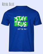 das bild zeigt das design t-shirt Tee Jays Urban Luxury Tee 1150 aus zertifizierter Baumwolle in der farbe royal blue mit dem statement motiv stay true, just be you.