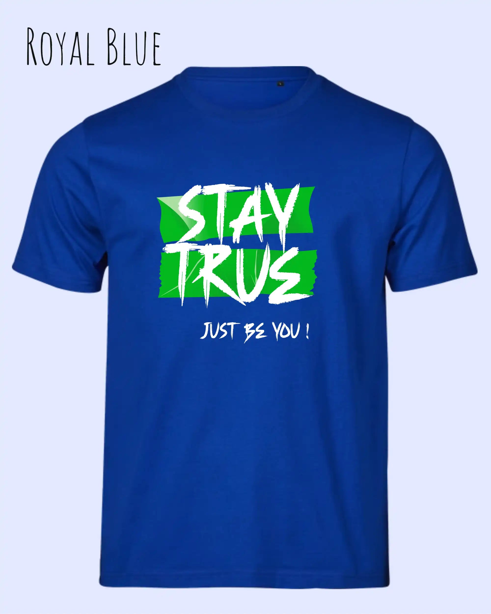 das bild zeigt das design t-shirt Tee Jays Urban Luxury Tee 1150 aus zertifizierter Baumwolle in der farbe royal blue mit dem statement motiv stay true, just be you.