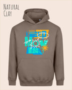 das bild zeigt den Oversized Design-Hoodie JH111 in der farbe natural clay mit dem motivierenden motiv "keep moving".