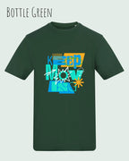das bild zeigt das unisex t-shirt von awdis in der farbe bottle green mit dem design keep moving.