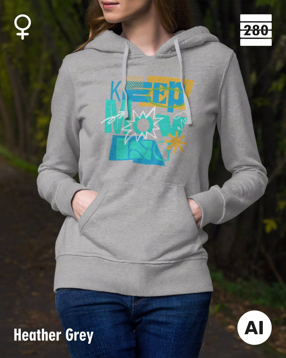 eine frau trägt einen leicht taillierten damen design hoodie in der farbe heather grey mit dem motiv keep moving.