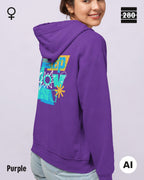 eine frau trägt einen leicht taillierten damen design hoodie in der farbe purple mit dem backprint keep moving.