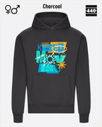 Das Bild zeigt den Heavyweight Design-Hoodie JH120 von just hoods in der farbe charcoal mit dem statement motiv "keep moving".