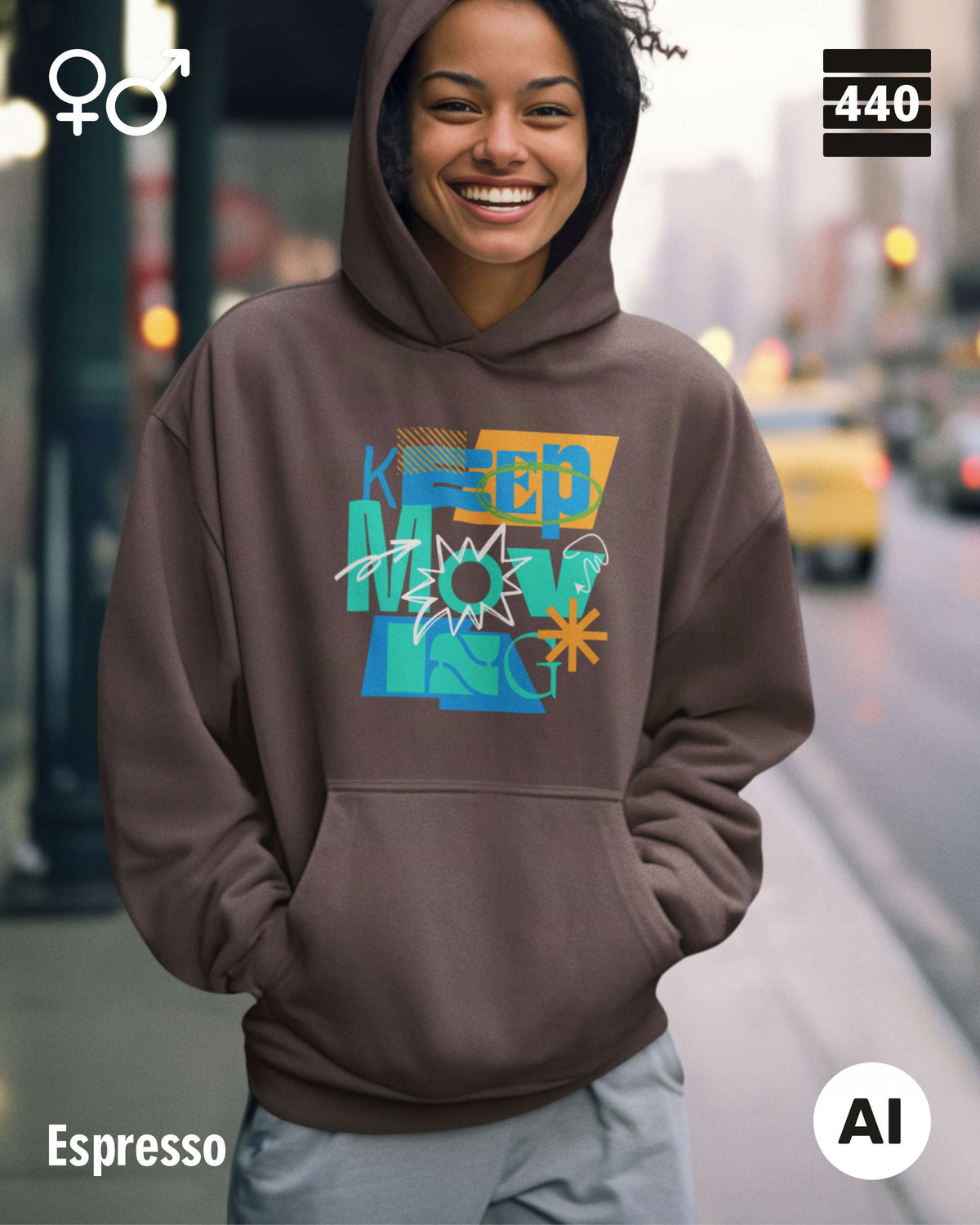 Eine Person trägt einen Heavyweight Design-Hoodie in der farbe espresso mit dem statement motiv "keep moving".
