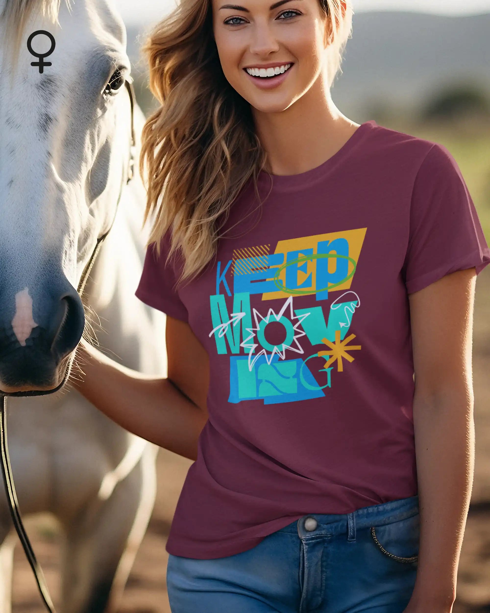 das bild zeigt eine frau, die ein damen design-t-shirt mit dem Motiv "keep moving" trägt,