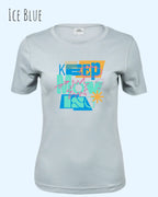 das bild zeigt das T-Shirt Tee Jays Women's Interlock Tee STYLE 580 in der farbe ice blue mit dem motivierenden design "keep moving".