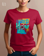 Dieses Bild zeigt eine frau, die ein feminines design-T-Shirt in der farbe red und mit der motivierenden grafik "keep moving" trägt.