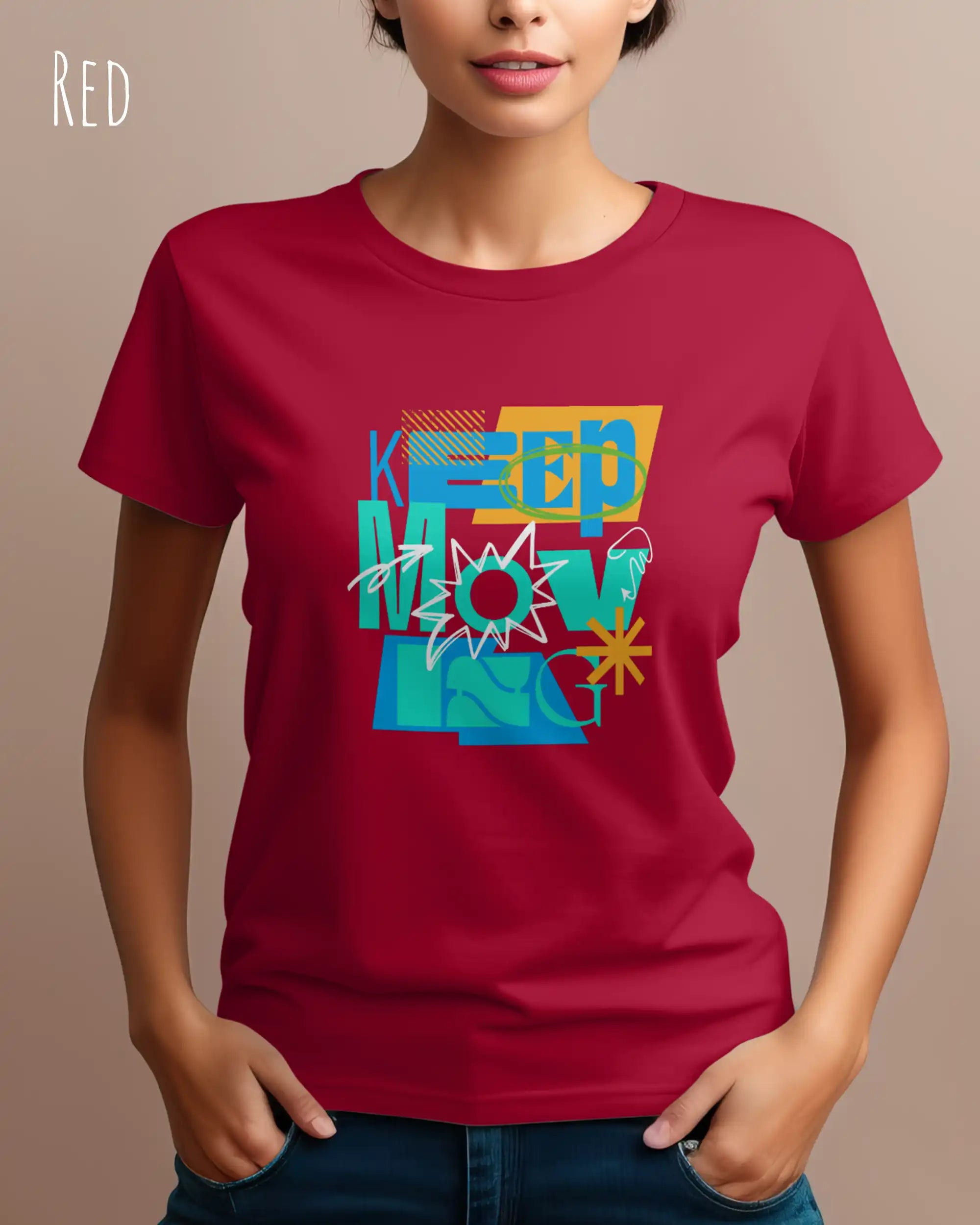 Dieses Bild zeigt eine frau, die ein feminines design-T-Shirt in der farbe red und mit der motivierenden grafik "keep moving" trägt.
