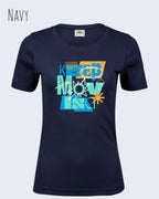 das bild zeigt das T-Shirt Tee Jays Women's Interlock Tee STYLE 580 in der farbe navy mit dem motivierenden design "keep moving".