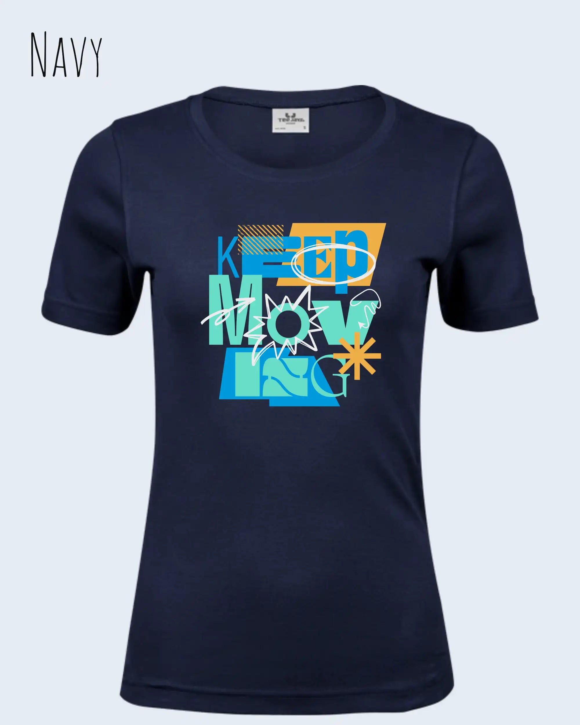 das bild zeigt das T-Shirt Tee Jays Women's Interlock Tee STYLE 580 in der farbe navy mit dem motivierenden design "keep moving".