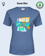 das bild zeigt das damen t-shirt aus bio-baumwolle in ocean blue mit dem design keep moving.