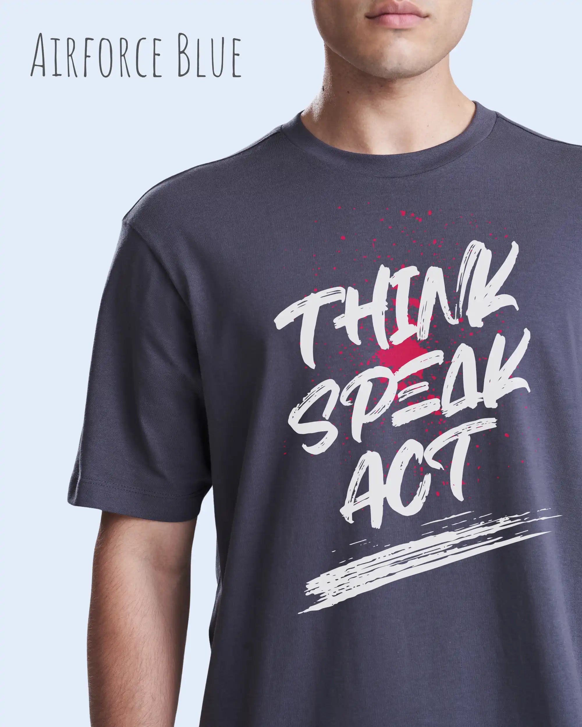 Ein Mann trägt das Baumwolle Unisex T-Shirt AWDis 150 T in der Farbe Airforce Blue mit dem STATEMENT Design THINK SPEAK ACT  