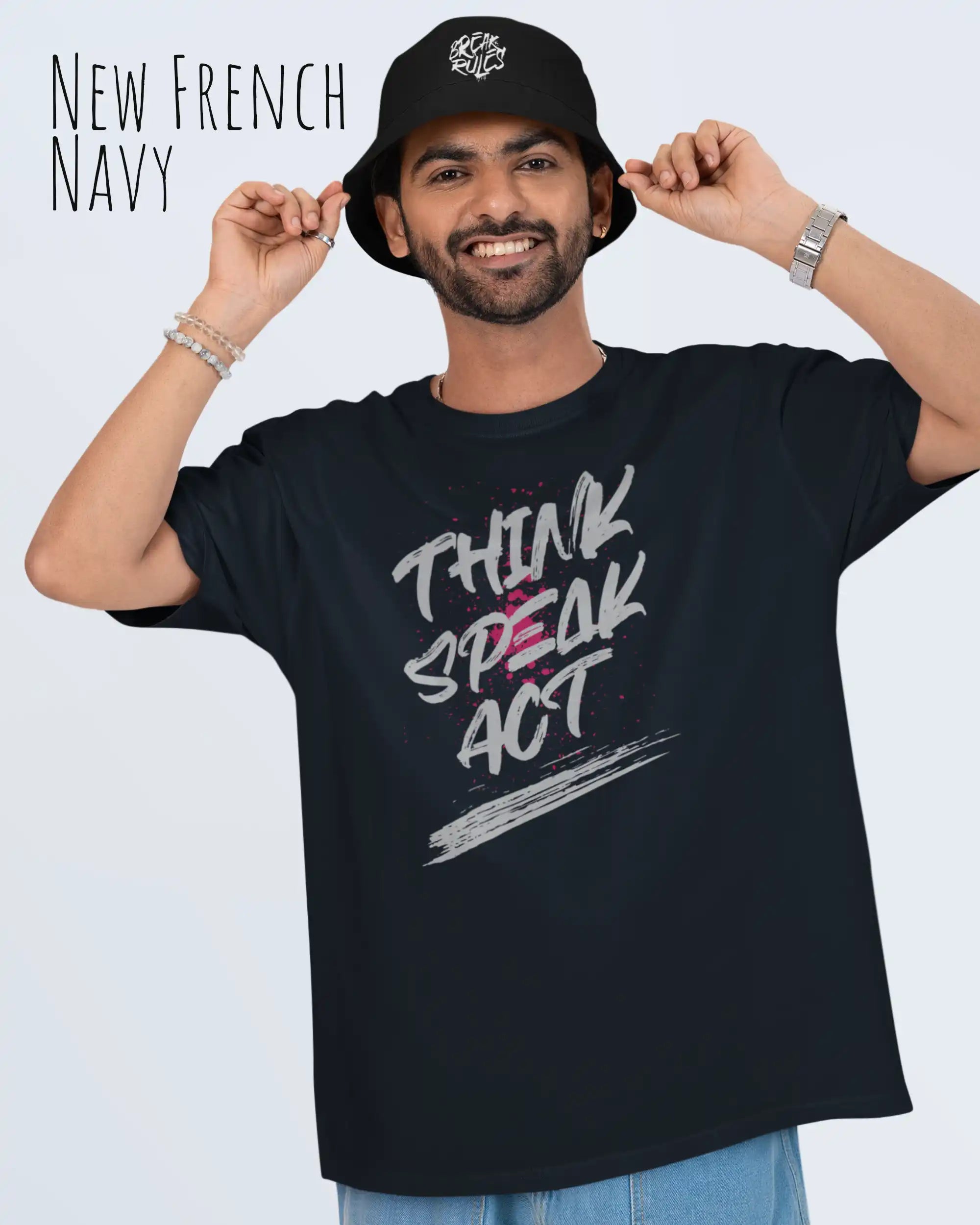Mann  trägt das Heavyweight Oversized T-Shirt AWDis 240 T in der Farbe new french navy mit dem Design -THINK SPEAK ACT.