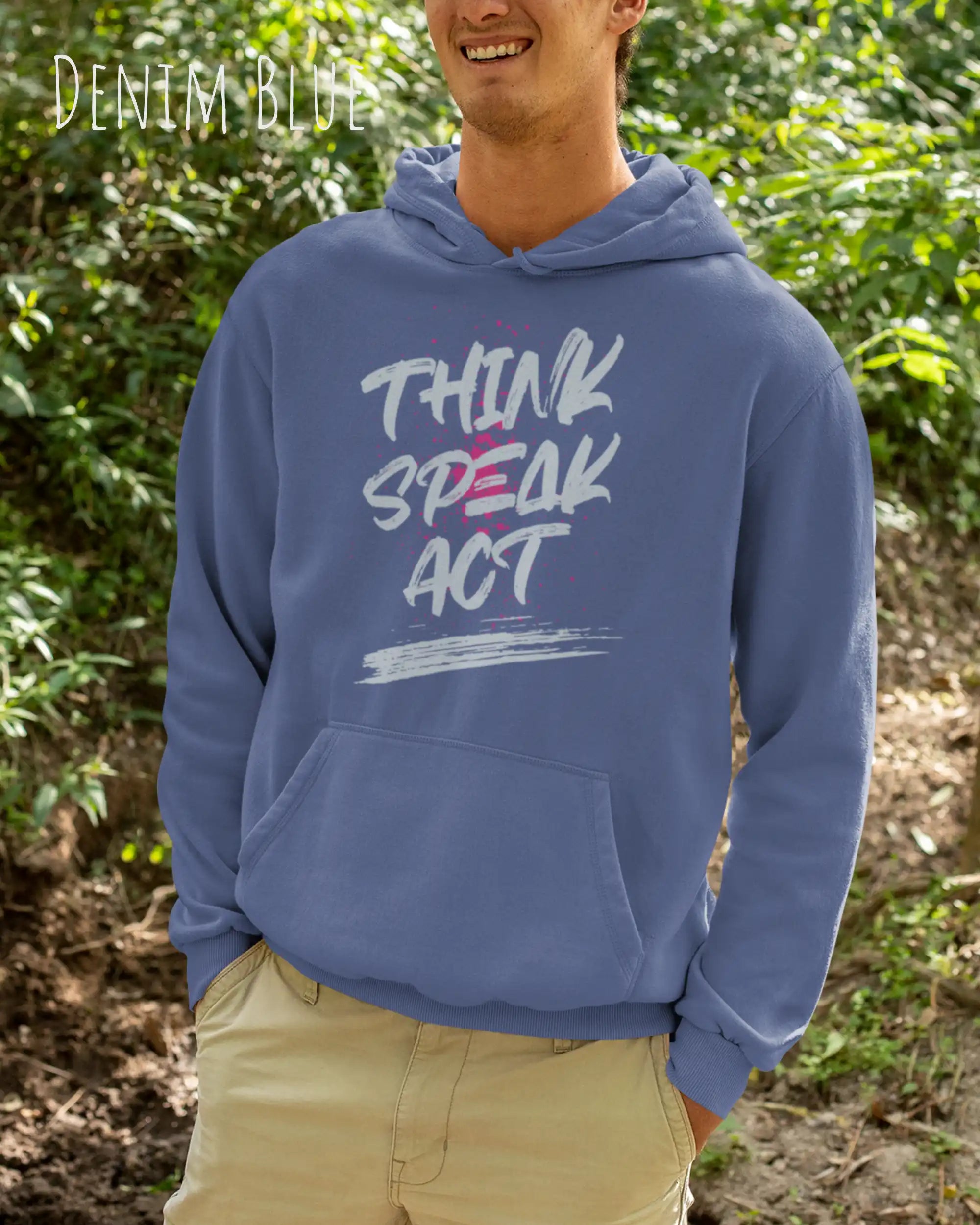 Ein Mann trägt den unisex basic hoodie JH001 von awdis in der Farbe denim blue mit dem STATEMENT Design THINK SPEAK ACT  