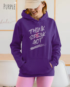 Eine Frau trägt den unisex basic hoodie JH001 von awdis in der Farbe purple mit dem STATEMENT Design THINK SPEAK ACT     
