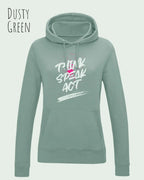 Das Bild zeigt den damen design hoodie aus weicher baumwollmischung in der farbe dusty green mit statement design think speak act