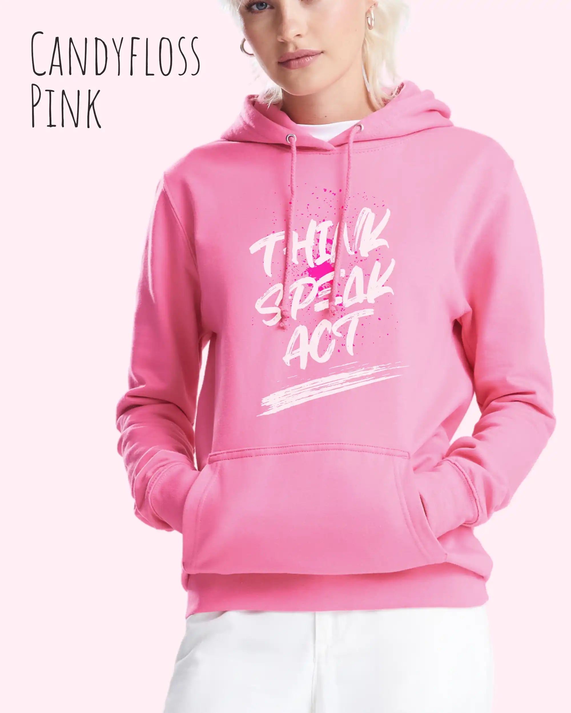 Eine Frau trägt den damen design hoodie JH001F von awdis in der Farbe candyfloss pink mit dem STATEMENT Design THINK SPEAK ACT