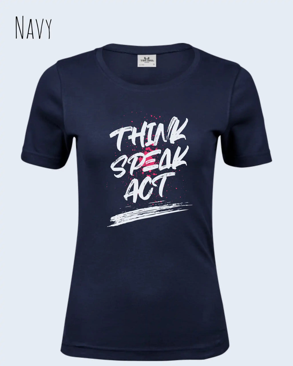 Das Bild zeit ein feminines Grafik-T-Shirt in der farbe navy mit dem  Statement-Design think speak act.
