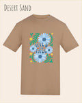 Die Abbildung zeigt ein Design-T-Shirt in der farbe desert sand aus atmungsaktiver Baumwolle  mit dem statement WILD AND FREE.