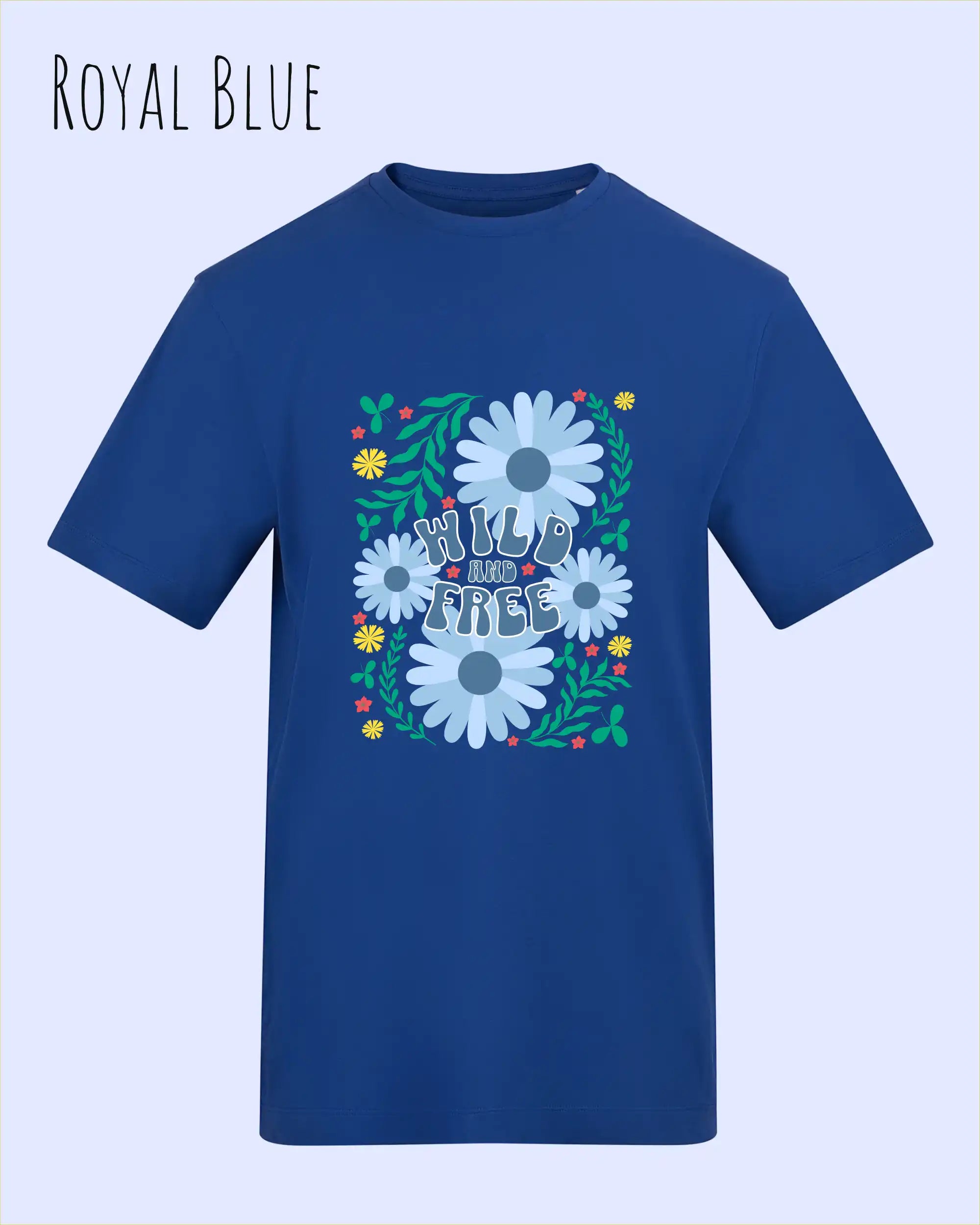 Die Abbildung zeigt ein Design-T-Shirt in der farbe royal blue aus atmungsaktiver Baumwolle  mit dem statement WILD AND FREE.