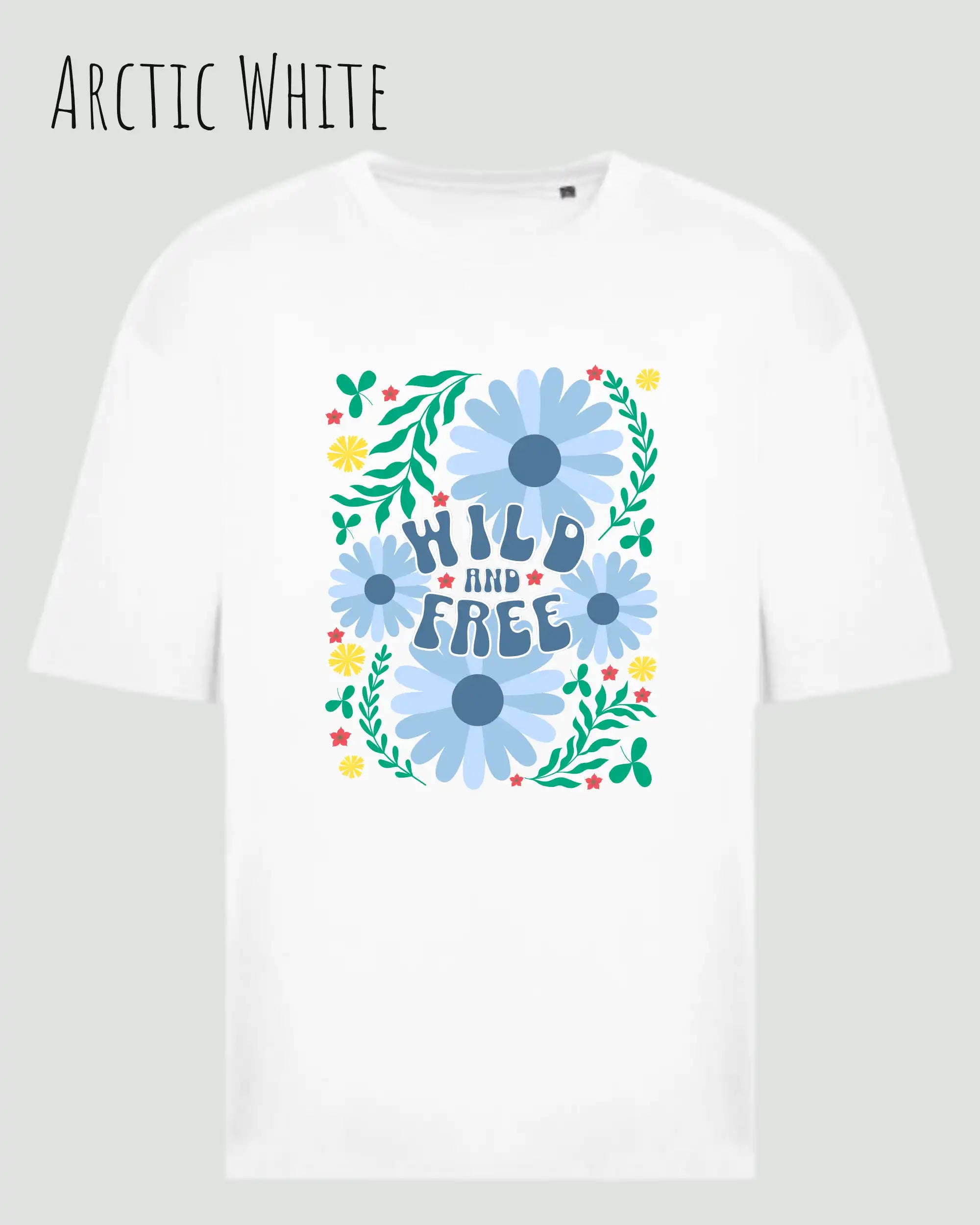 Die Abbildung zeigt ein oversized heavyweight design-t-shirt in der farbe arctic white und mit dem motiv wild and free.