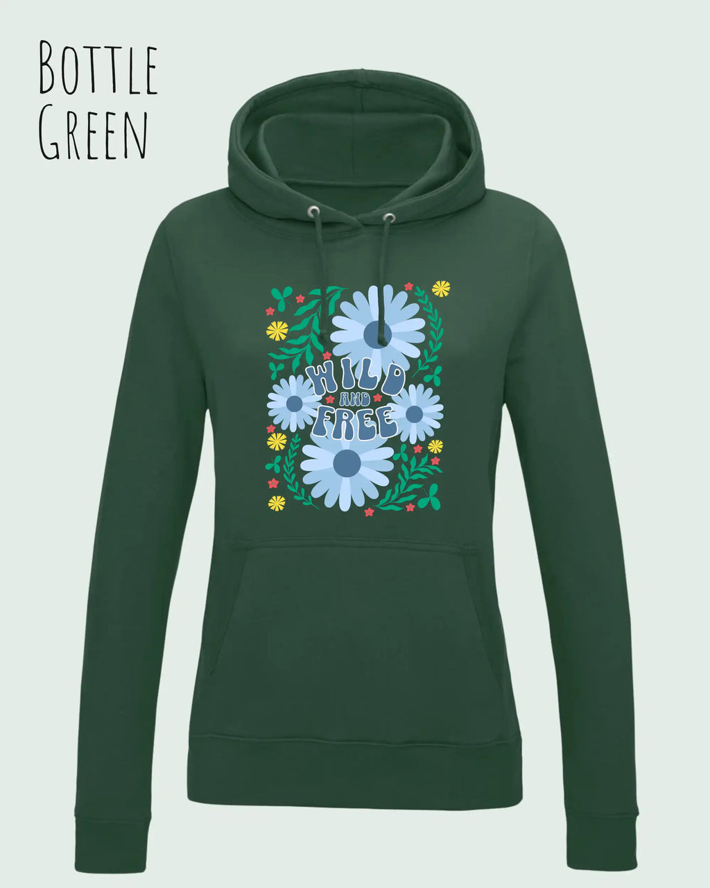 DAS BILD ZEIGT den woman  basic hoodie JH001F von awdis in BOTTLE GREEN mit dem STATEMENT Design WILD AND FREE.